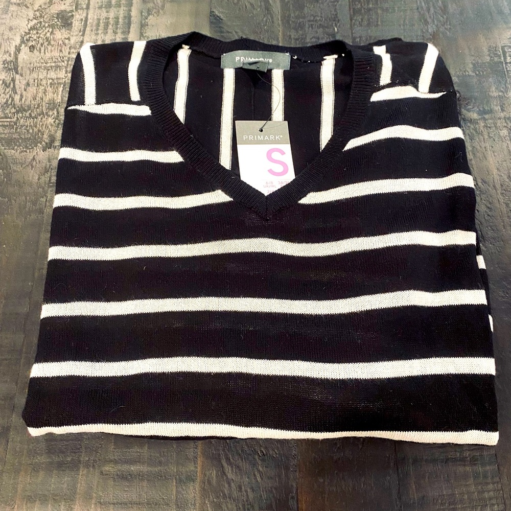 NWT Super lightweight black & white long sleeve sweater